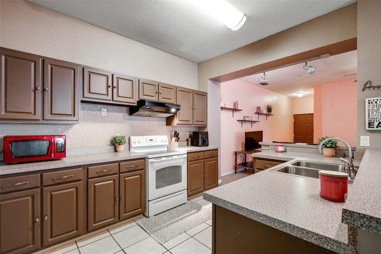 Photo 12 of 25 - 5035 Sunridge Palms Dr #102, Tampa, FL 33617