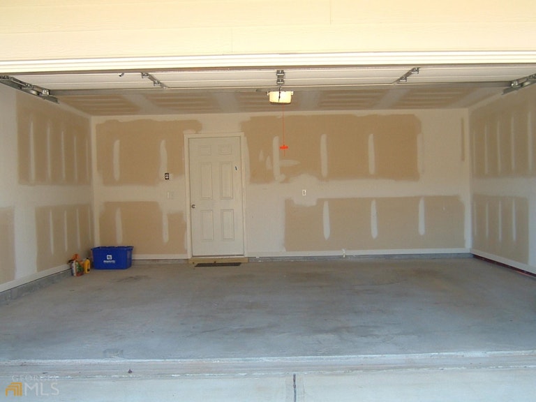 Photo 32 of 48 - 2467 Suwanee Pointe Dr, Lawrenceville, GA 30043