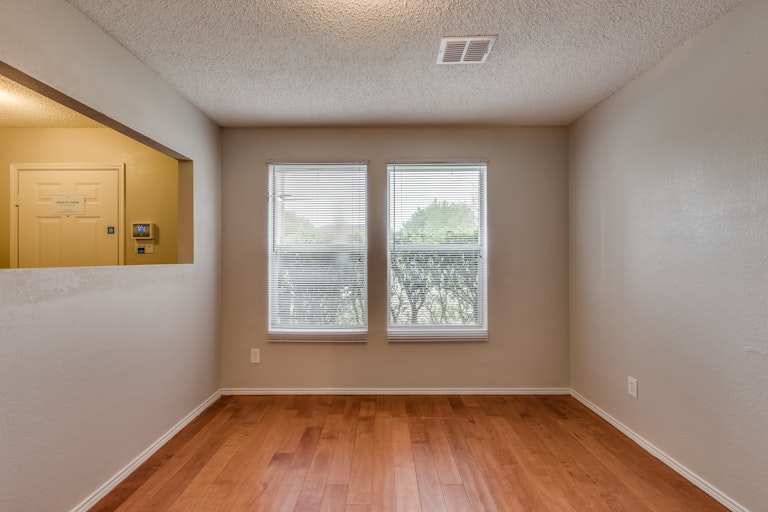 Photo 11 of 31 - 1312 Rambling Brook Trl, Denton, TX 76210