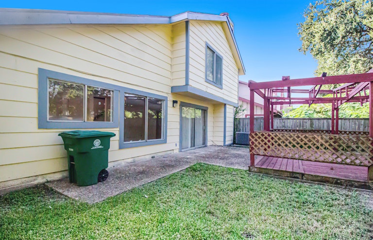 Photo 7 of 17 - 7802 Del Glen Ln, Houston, TX 77072