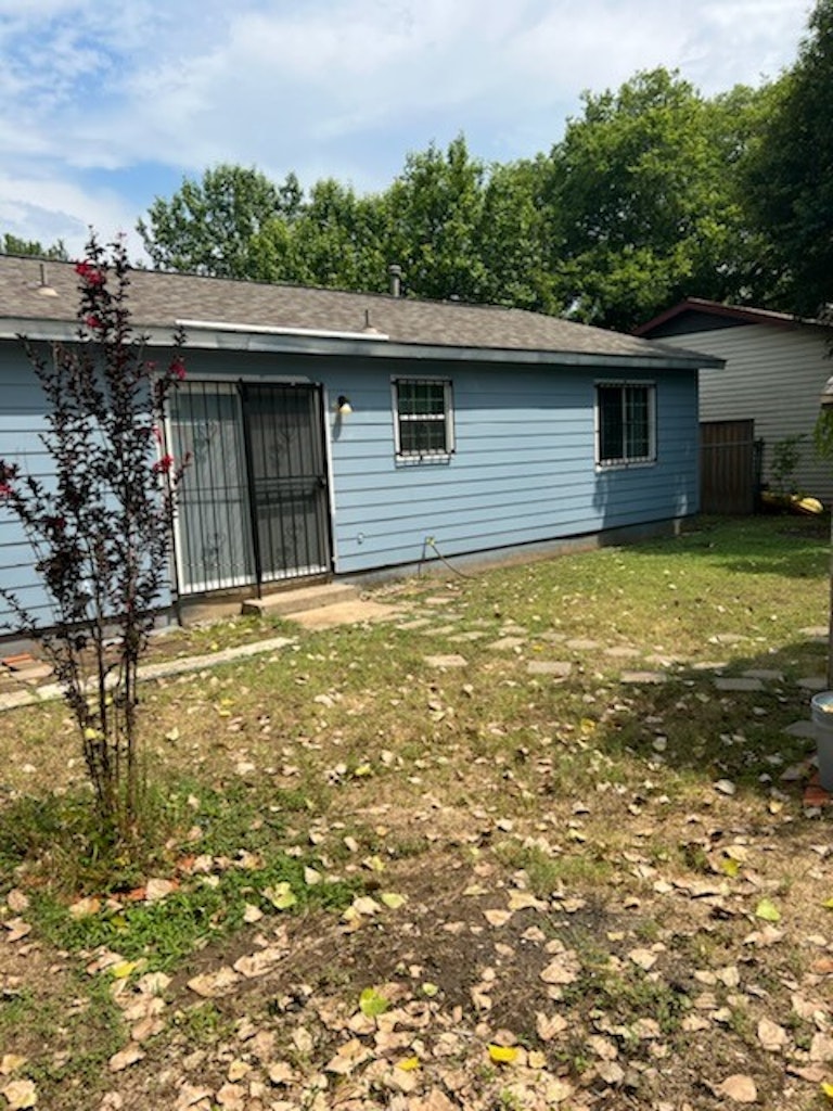 Photo 2 of 21 - 4510 Turnstone Dr, Austin, TX 78744