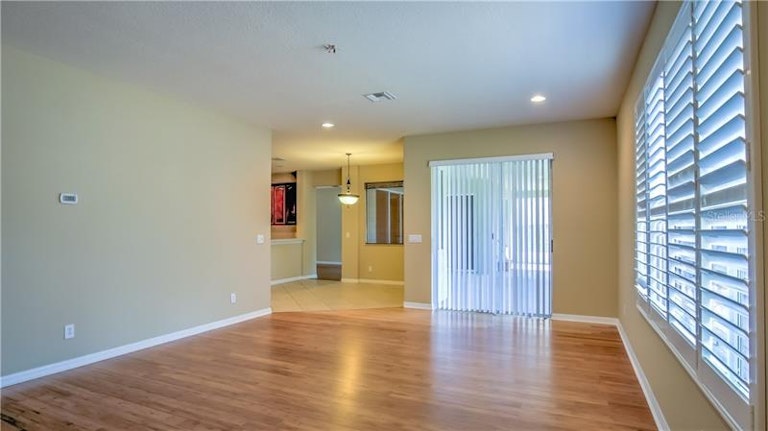 Photo 6 of 25 - 307 Carriage Oak Pl, Seffner, FL 33584