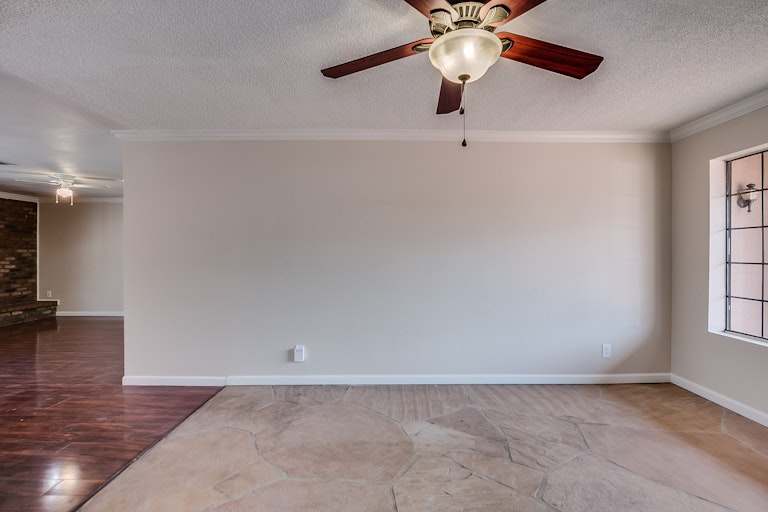 Photo 14 of 31 - 2734 W Charleston Ave, Phoenix, AZ 85053
