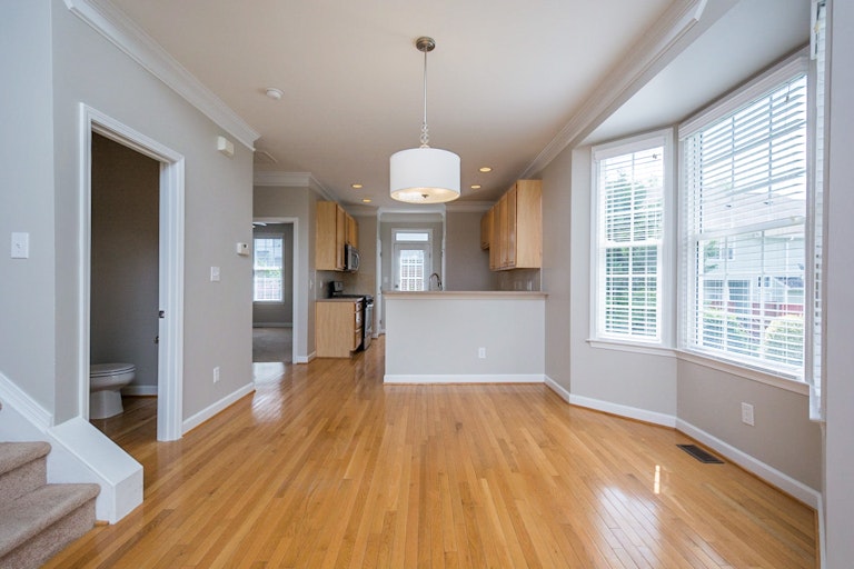 Photo 7 of 16 - 6010 Four Townes Ln, Raleigh, NC 27616