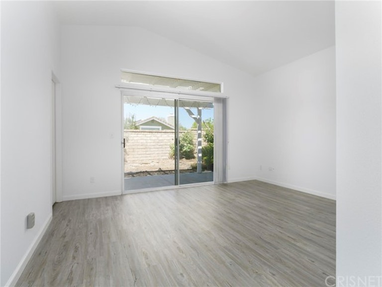 Photo 13 of 28 - 27237 Blakely Pl, Valencia, CA 91354