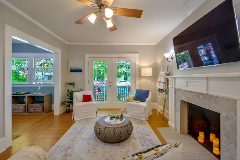 Photo 9 of 47 - 2401 U St, Sacramento, CA 95818