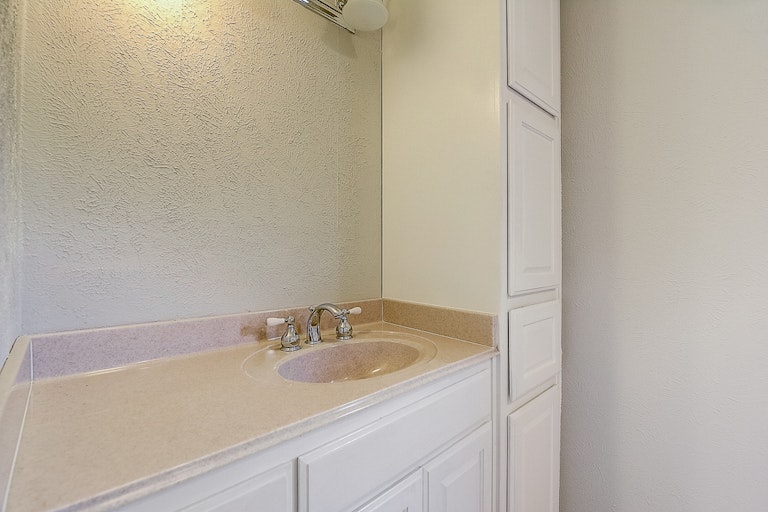 Photo 17 of 42 - 7517 Evergreen Dr, Watauga, TX 76148