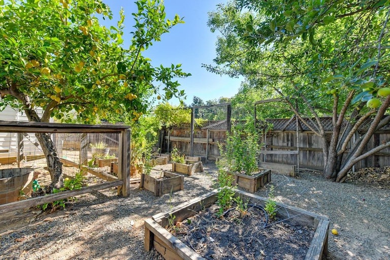 Photo 22 of 26 - 10664 Chardonay Dr, Rancho Cordova, CA 95670
