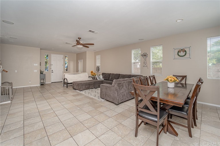 Photo 15 of 36 - 3982 Barbury Palms Way, Perris, CA 92571