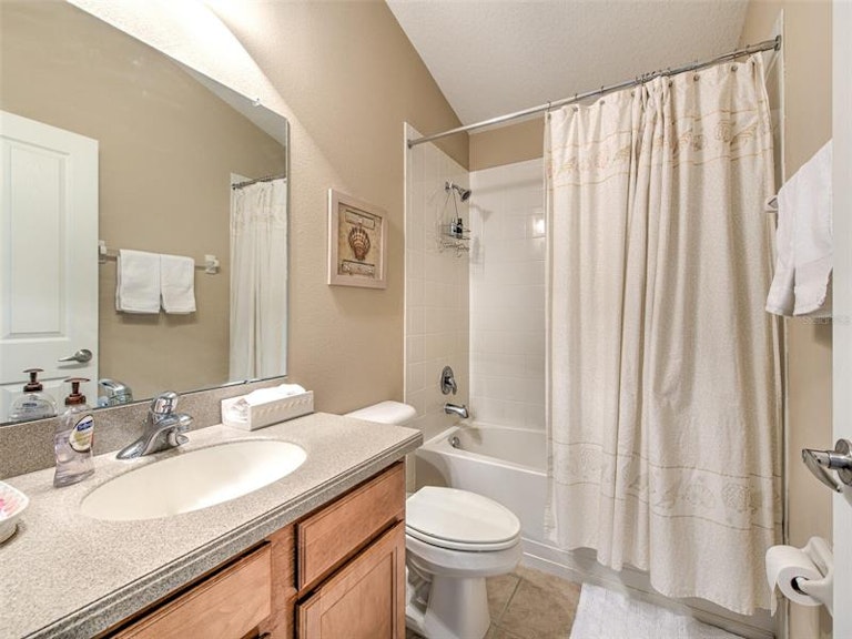 Photo 19 of 36 - 424 Down Pine Dr, Seffner, FL 33584