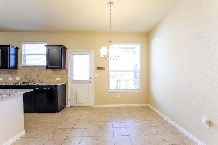 Photo 9 of 25 - 317 Crater Lake Dr, Pflugerville, TX 78660