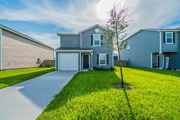 Photo 1 of 27 - 8015 Distant Harbor Rd, Baytown, TX 77523
