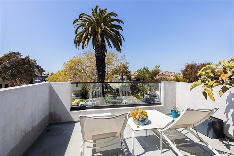 Photo 27 of 37 - 404 10th St, Huntington Beach, CA 92648
