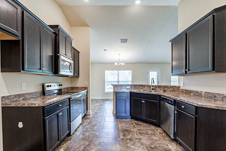 Photo 4 of 28 - 12481 Killian St, Spring Hill, FL 34609