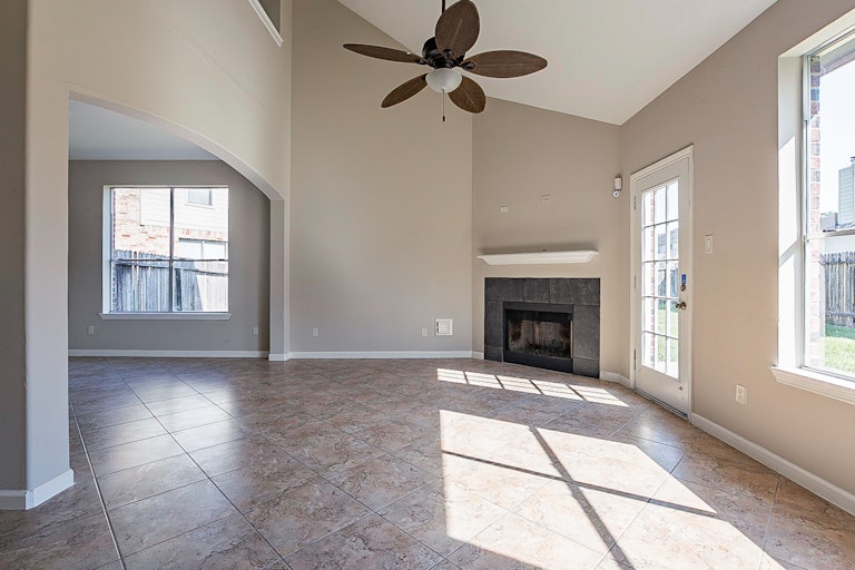 Photo 15 of 30 - 1134 Park Breeze Ct, Fresno, TX 77545