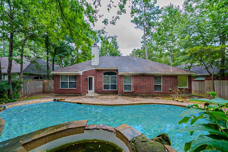 Photo 5 of 39 - 57 N Old Cedar Cir, Spring, TX 77382