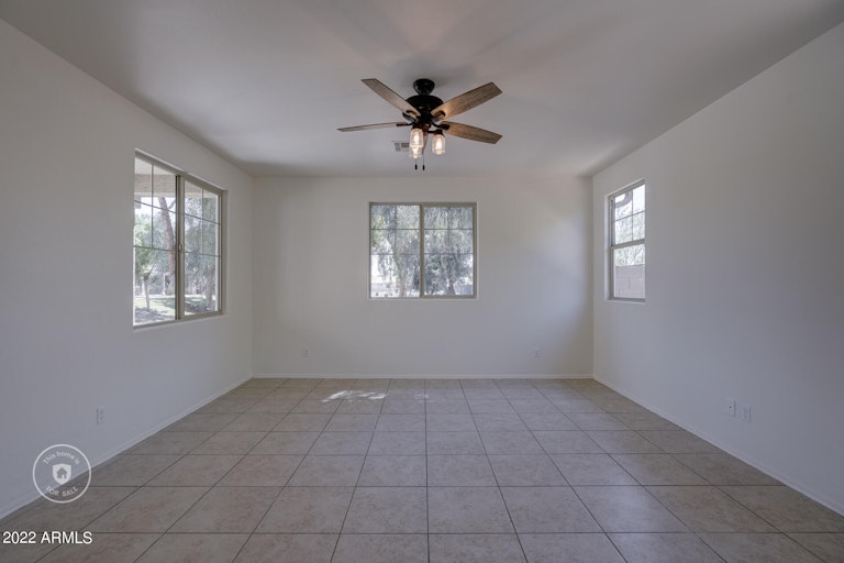 Photo 5 of 26 - 2338 N 73rd Ln, Phoenix, AZ 85035