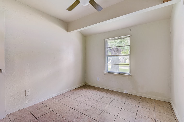 Photo 18 of 36 - 6363 Godfrey Ave, Dallas, TX 75217