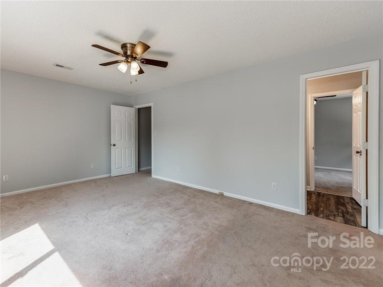 Photo 22 of 38 - 2654 Castle Hill Rd, Gastonia, NC 28052