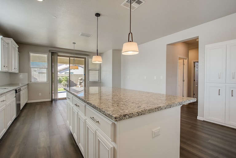 Photo 14 of 34 - 6025 Belfast Way, Roseville, CA 95747
