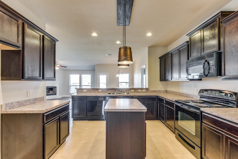 Photo 2 of 23 - 1818 Burl Ln, Anna, TX 75409