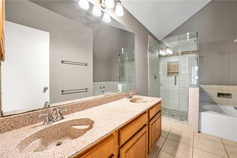 Photo 23 of 31 - 915 Azalia Dr, Lewisville, TX 75067