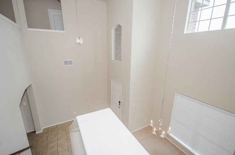 Photo 9 of 44 - 9713 Mulligan Dr, McKinney, TX 75072