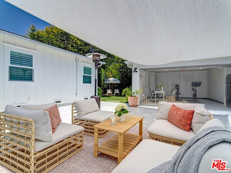 Photo 20 of 26 - 7404 Kentwood Ave, Los Angeles, CA 90045