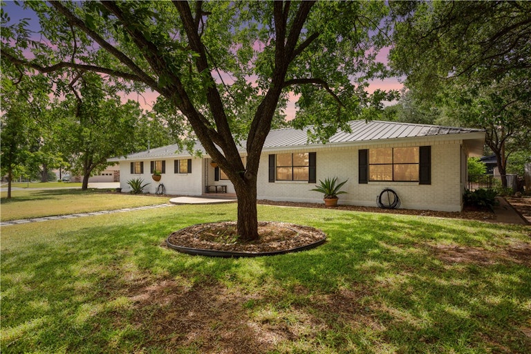 Photo 1 of 26 - 109 Shannon Ln, Georgetown, TX 78628