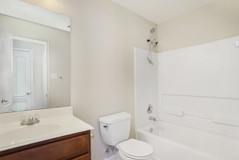 Photo 13 of 17 - 1315 Lucas St, Pearland, TX 77581