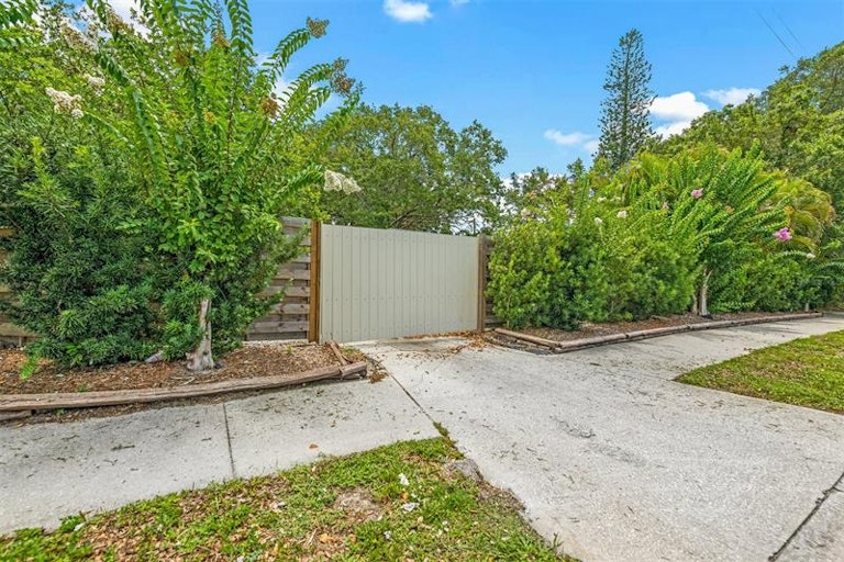 Photo 28 of 63 - 2106 Temple St, Sarasota, FL 34239