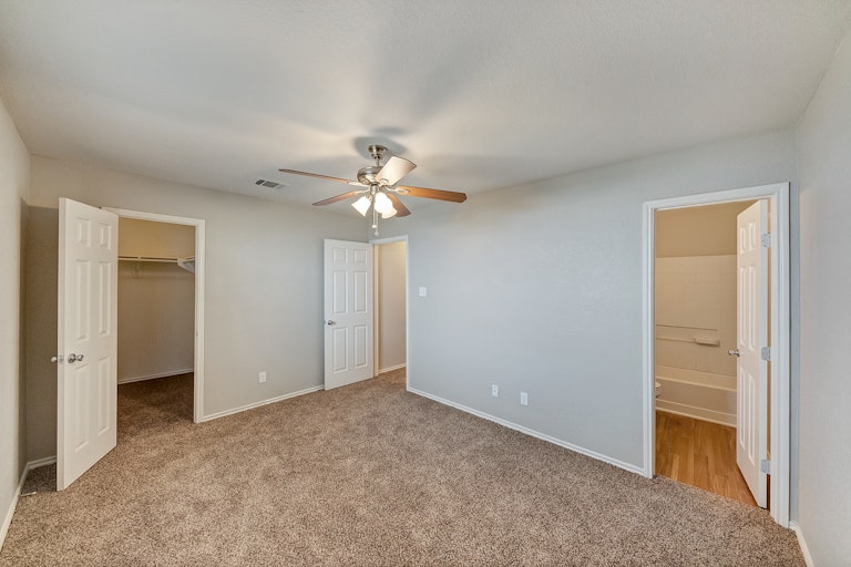 Photo 12 of 20 - 7374 Beckwood Dr, Fort Worth, TX 76112