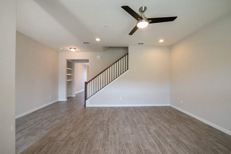 Photo 4 of 18 - 8534 Vedder Ln, Orlando, FL 32832