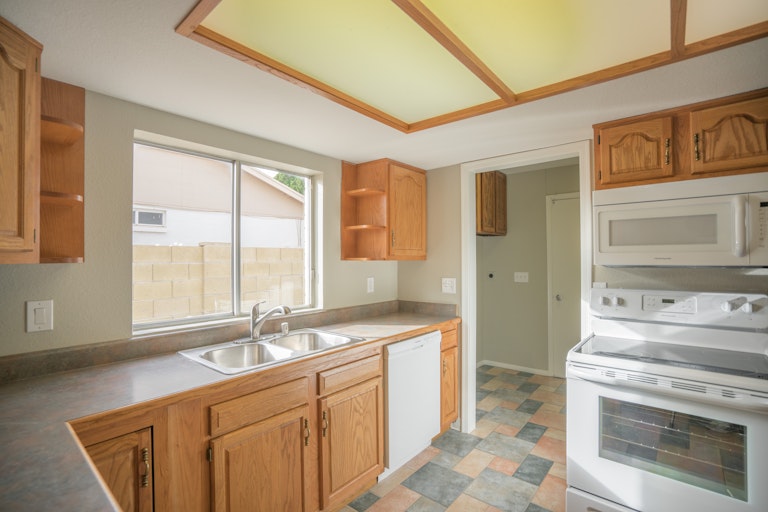 Photo 8 of 25 - 9207 W Cameron Dr, Peoria, AZ 85345