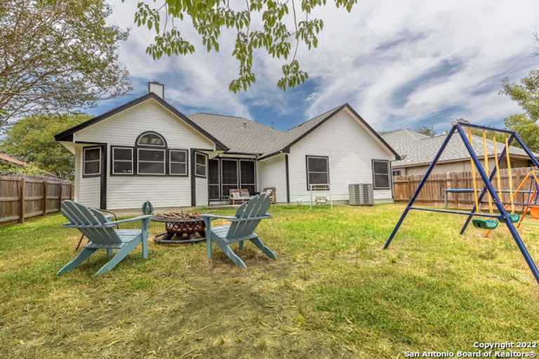Photo 36 of 40 - 5207 Pine Lake Dr, San Antonio, TX 78244
