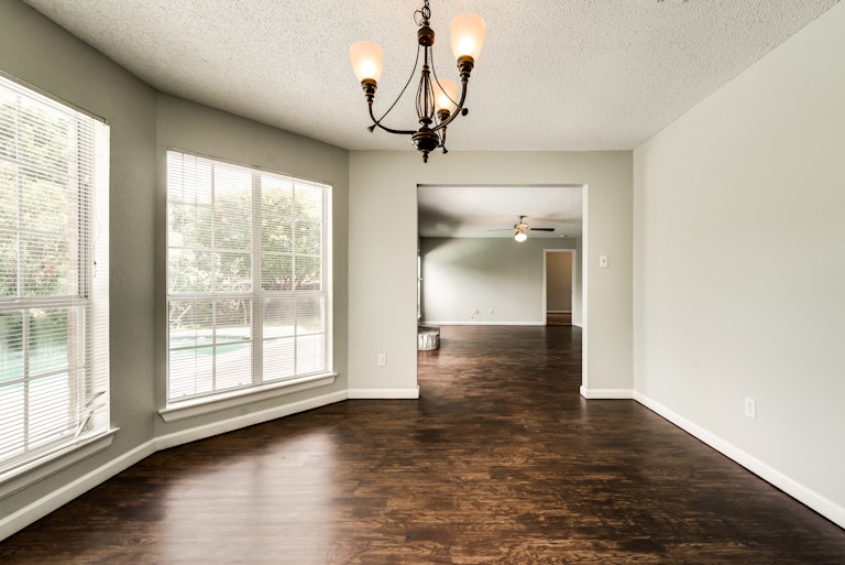 Photo 6 of 25 - 3910 Martha Ln, Rowlett, TX 75088