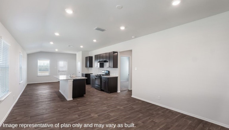Photo 5 of 21 - 2882 Brogan Crk, New Braunfels, TX 78130
