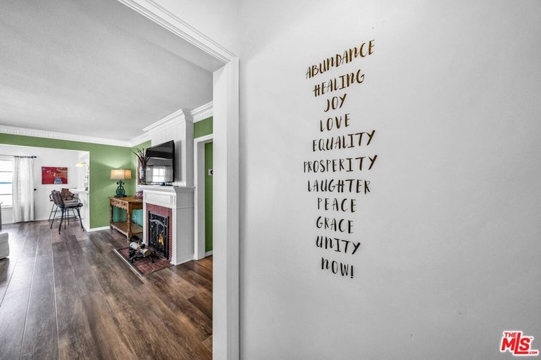 Photo 4 of 45 - 10643 Blix St, North Hollywood, CA 91602