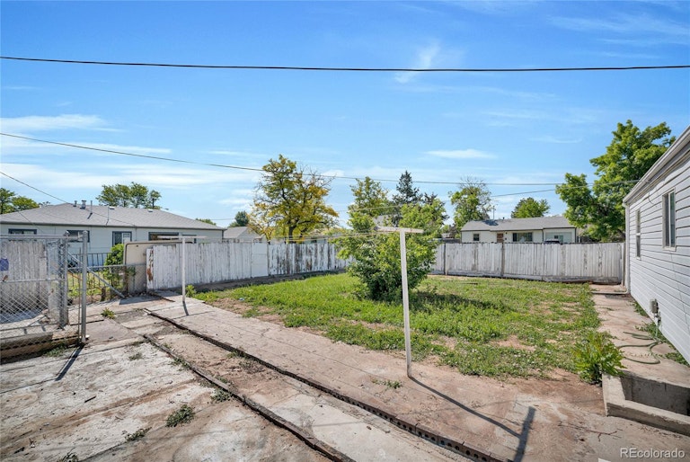 Photo 12 of 15 - 700 Kenton St, Aurora, CO 80010