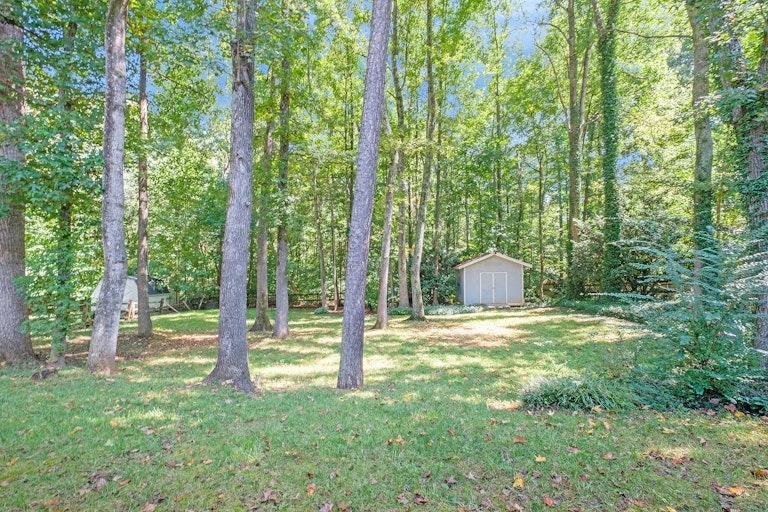 Photo 14 of 17 - 8436 Woodford Bridge Dr, Charlotte, NC 28216