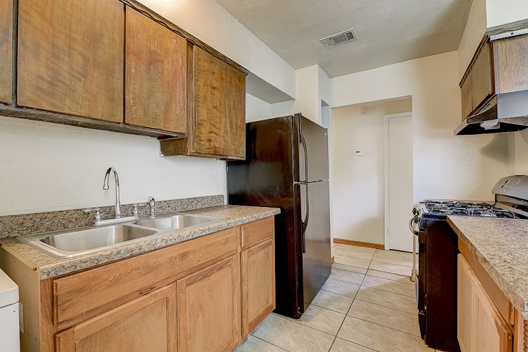 Photo 26 of 36 - 6363 Godfrey Ave, Dallas, TX 75217