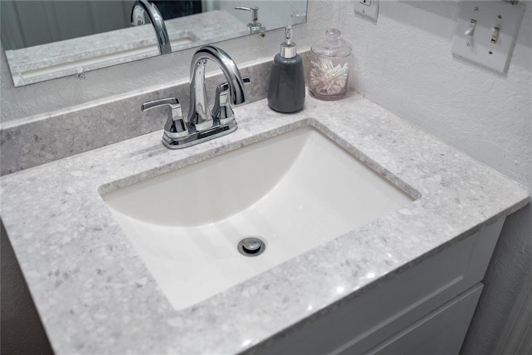 Photo 18 of 35 - 850 S Tamiami Trl #522, Sarasota, FL 34236