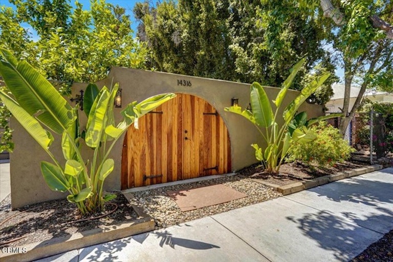 Photo 2 of 48 - 14316 Huston St, Sherman Oaks, CA 91423