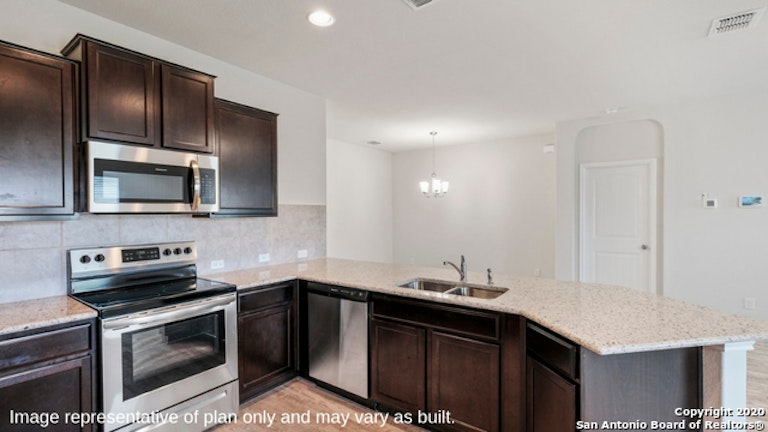 Photo 11 of 60 - 6831 Kingsley Edge, San Antonio, TX 78252