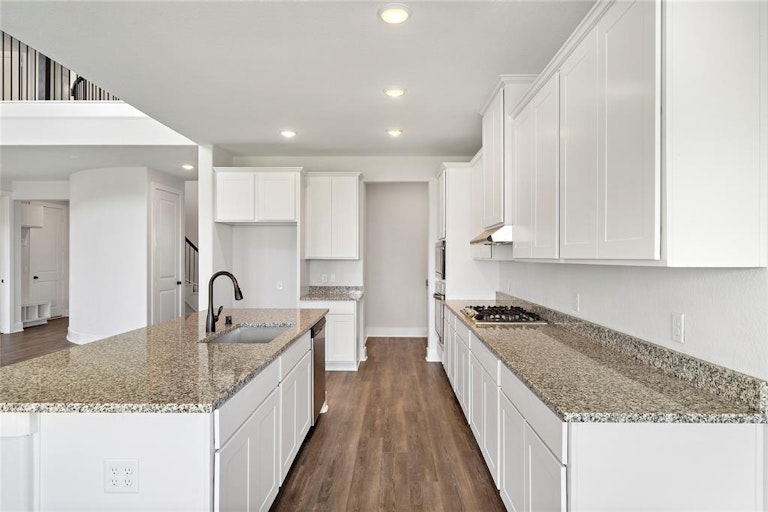 Photo 11 of 35 - 1610 Sequoia Run Dr, Rosharon, TX 77583