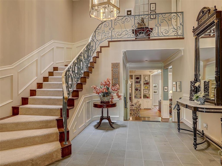 Photo 4 of 31 - 17316 Club Hill Ln, Dallas, TX 75248