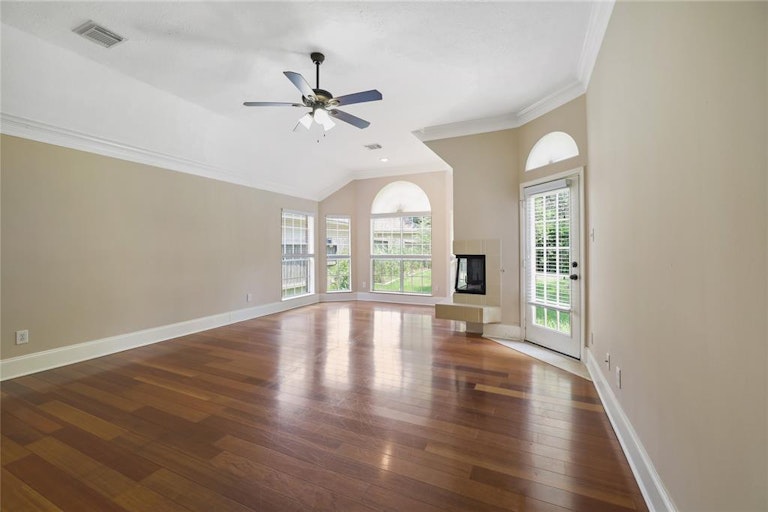 Photo 17 of 37 - 811 Whitby Ct, Sugar Land, TX 77479