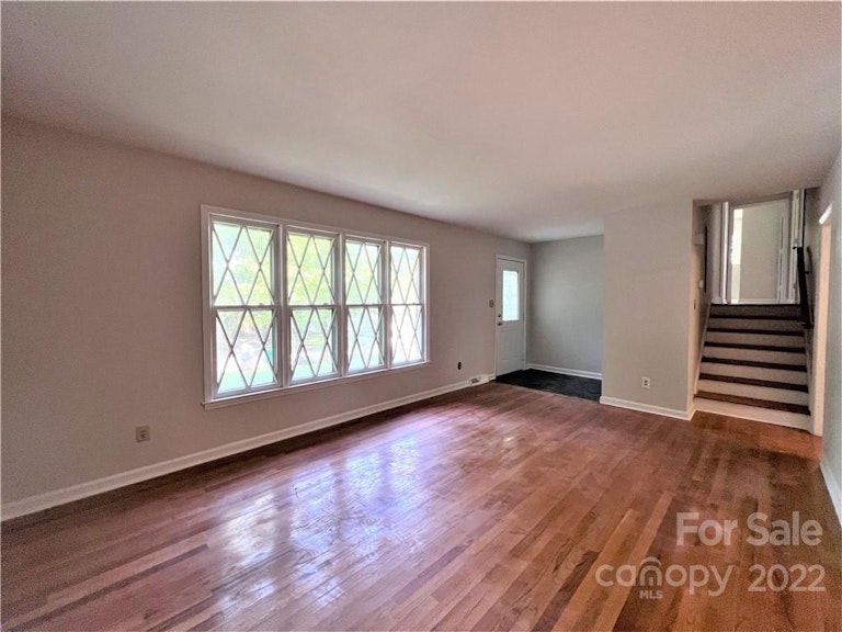 Photo 28 of 33 - 7427 Meadowdale Ln, Charlotte, NC 28212