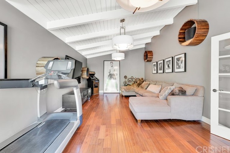 Photo 17 of 52 - 23644 Del Cerro Cir, Canoga Park, CA 91304