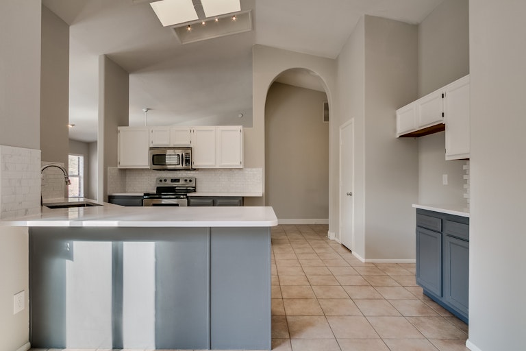Photo 5 of 19 - 4229 E Liberty Ln, Phoenix, AZ 85048